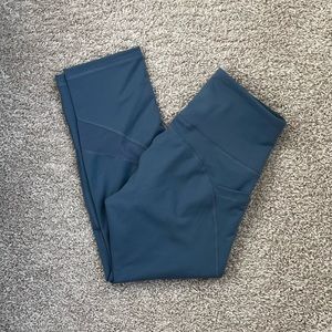 Old Navy High Waist Mesh-Trimmed Compression Crop